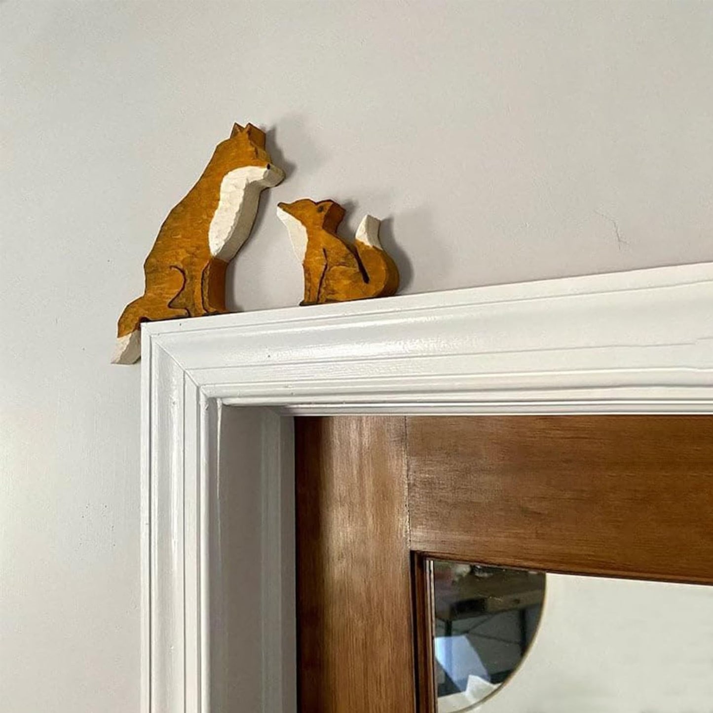 Mama and Baby Fox Door Topper Adorable Fox Shape Statue Door Corner Sculpture for Handcrafted Wood Decor Sign, Creative Wooden Art Figurine Ornament for Garden Living Room Bedroom Office (Baby+Mama)