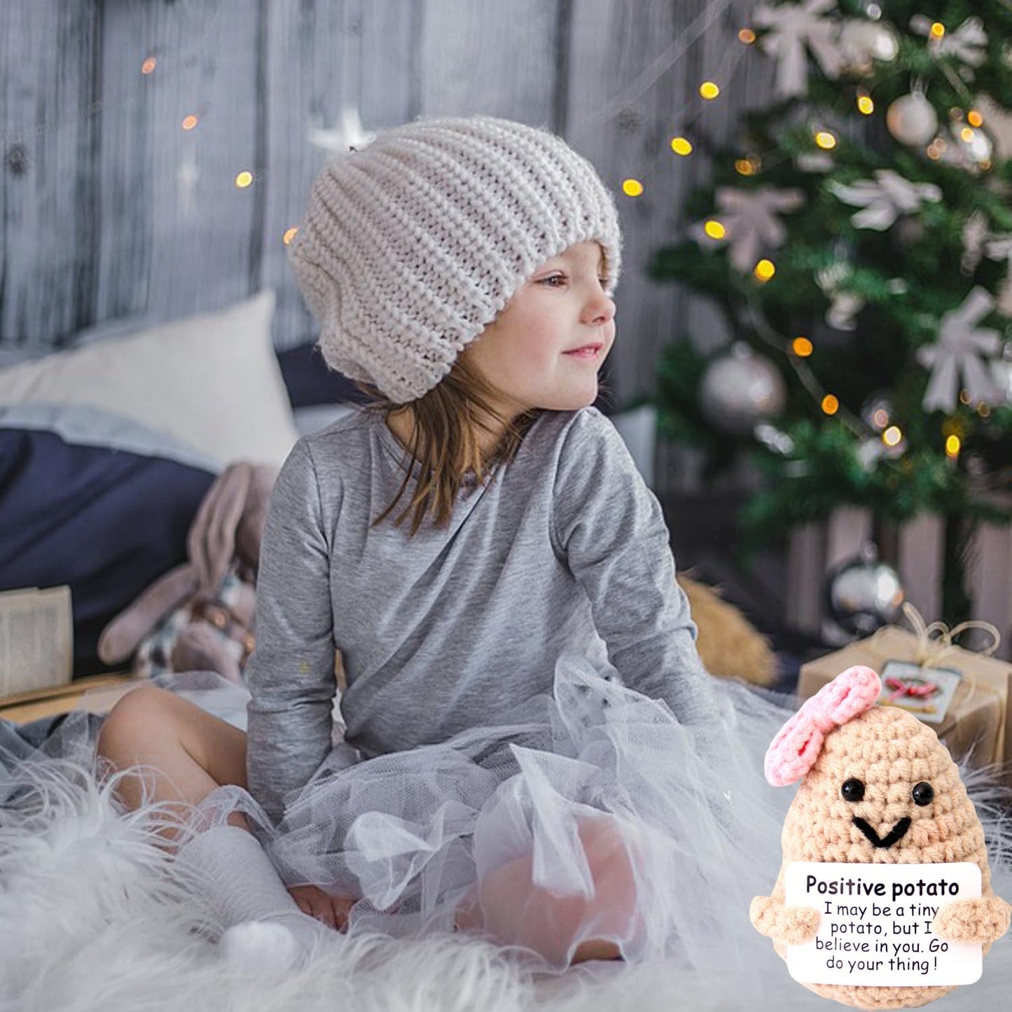 qyqkfly Mini Positive Cute Funny Life Potato Tomato Eggplant Onion Cute Animals Creative Knitted Holding Card Crochet Birthday Christmas Girls Gifts Party Decor