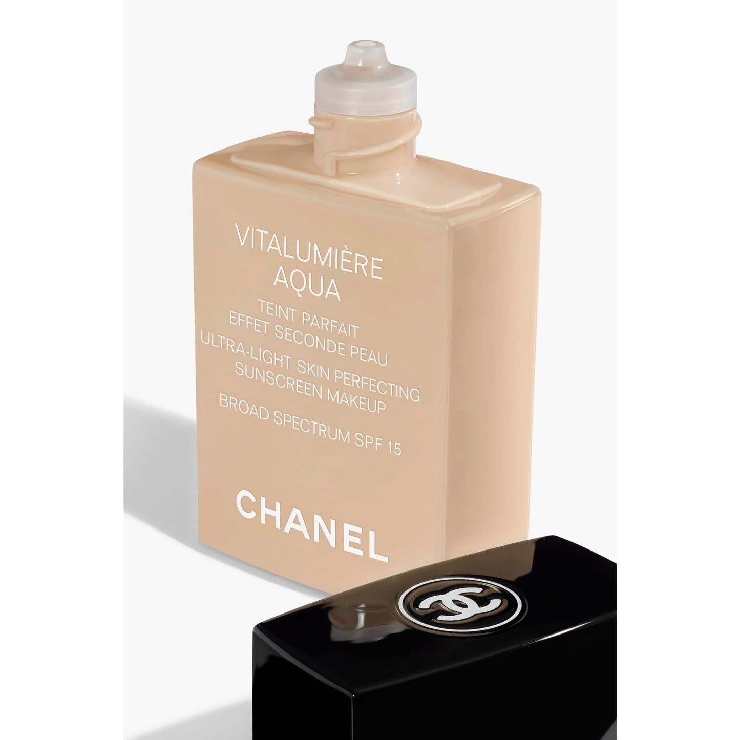 Vitalumiere Aqua Ultra-Light Skin Perfecting Makeup SPF 15-40 Beige by Chanel for Women - 1 oz Makeup